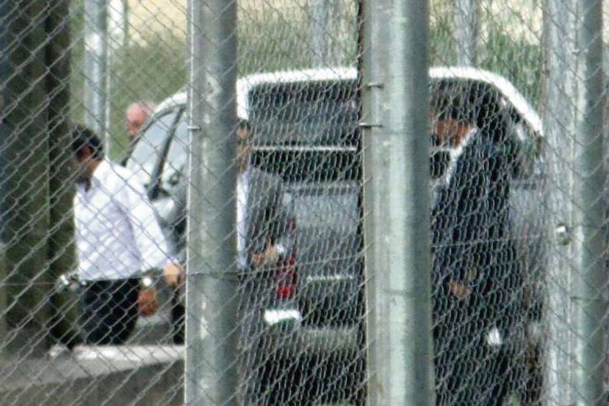 Fellner llegó a la prisión ayer por la tarde, en un vehículo con vidrios polarizados