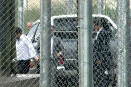 Fellner llegó a la prisión ayer por la tarde, en un vehículo con vidrios polarizados