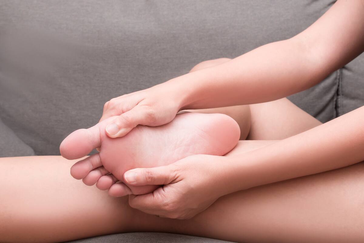 Female foot heel pain, Sesamoiditis syndrome