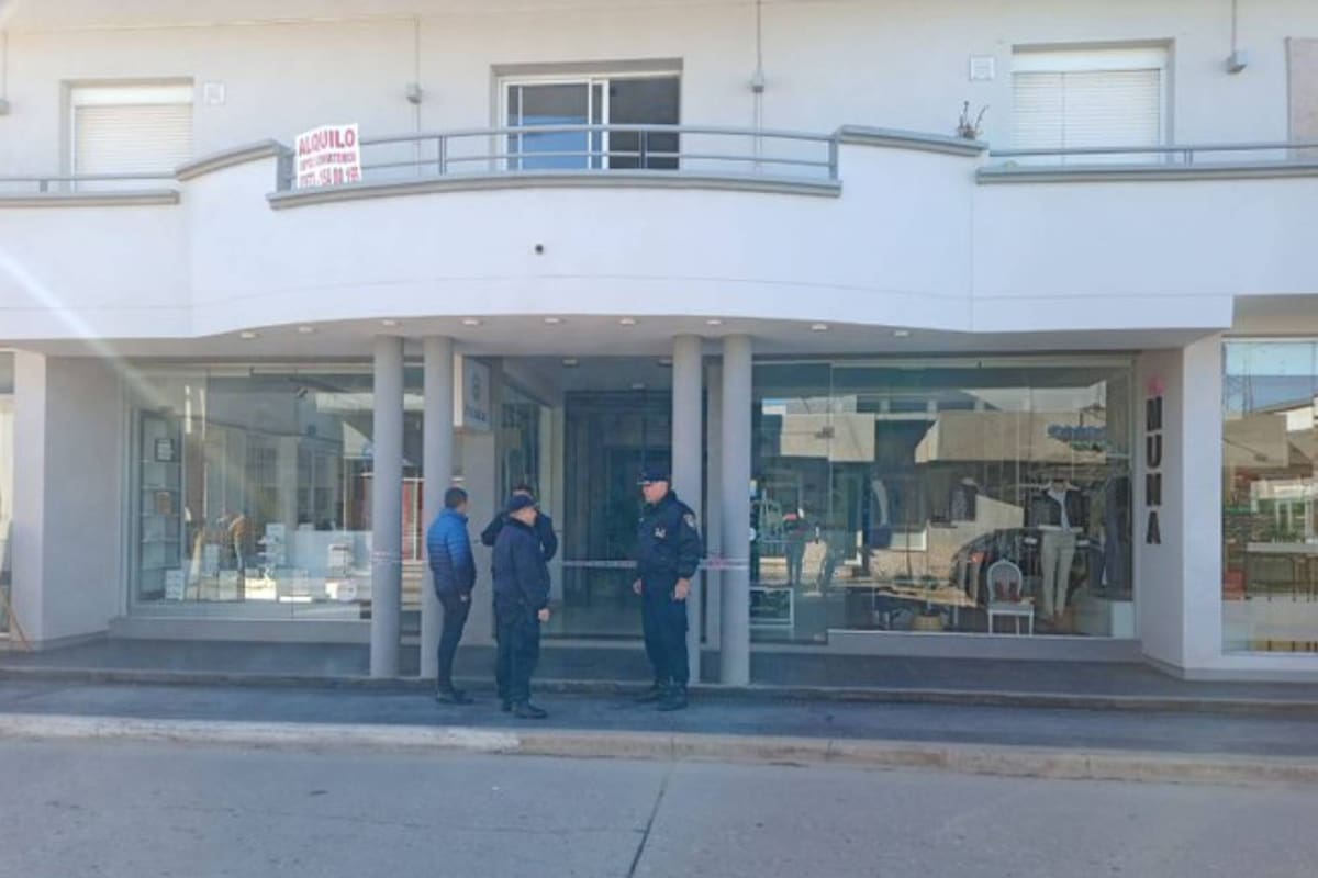 Femicidio en Córdoba: una mujer fue asesinada en la puerta de su trabajo por su expareja, quien luego se suicidó