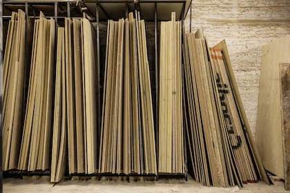 Fenólico. Parte de la materia de los muebles que se utiliza luego para entelar.