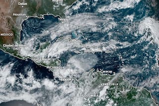 Solo una de cada 20 refinerías ha sido afectada por la tormenta Bertha: fuentes y documentos