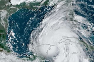 Tormenta tropical Simón se forma en el océano Pacífico frente a costa suroeste de México