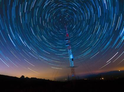 Fenómenos naturales como las ondas de radio han siendo empleadas por algunas empresas para obtener números al azar.