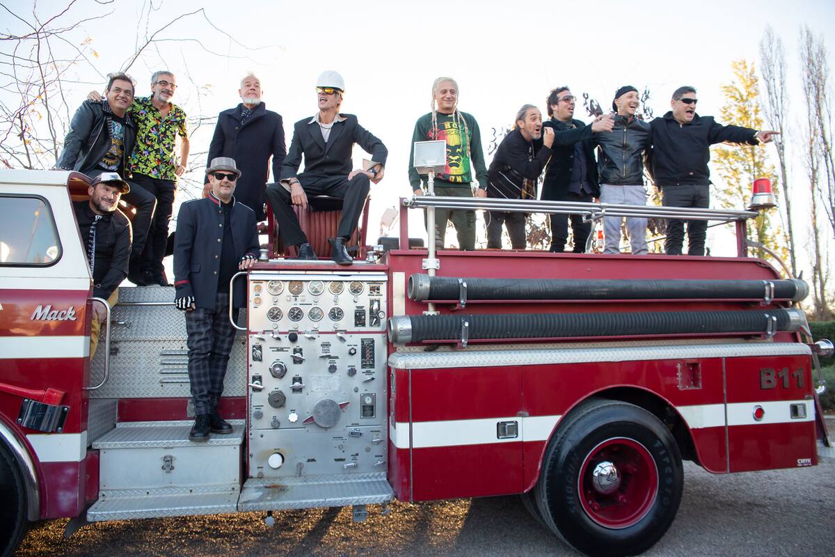 Fer Ruiz Díaz, Manuel Moretti de Estelares, Sergio Rotman, Mimi Maura, el Chaqueño Palavecino y Pablo Lescano hablan de la carrera de los Decadentes y lo que representan para la música popular argentina
