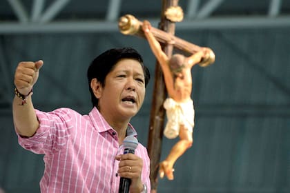 Ferdinand Marcos Jr., hijo del dictador filipino, ahora busca el poder