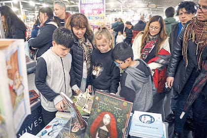 Curiosidad sin límites en la Feria del Libro Infantil y Juvenil, que se extiende hasta el 4 de agosto