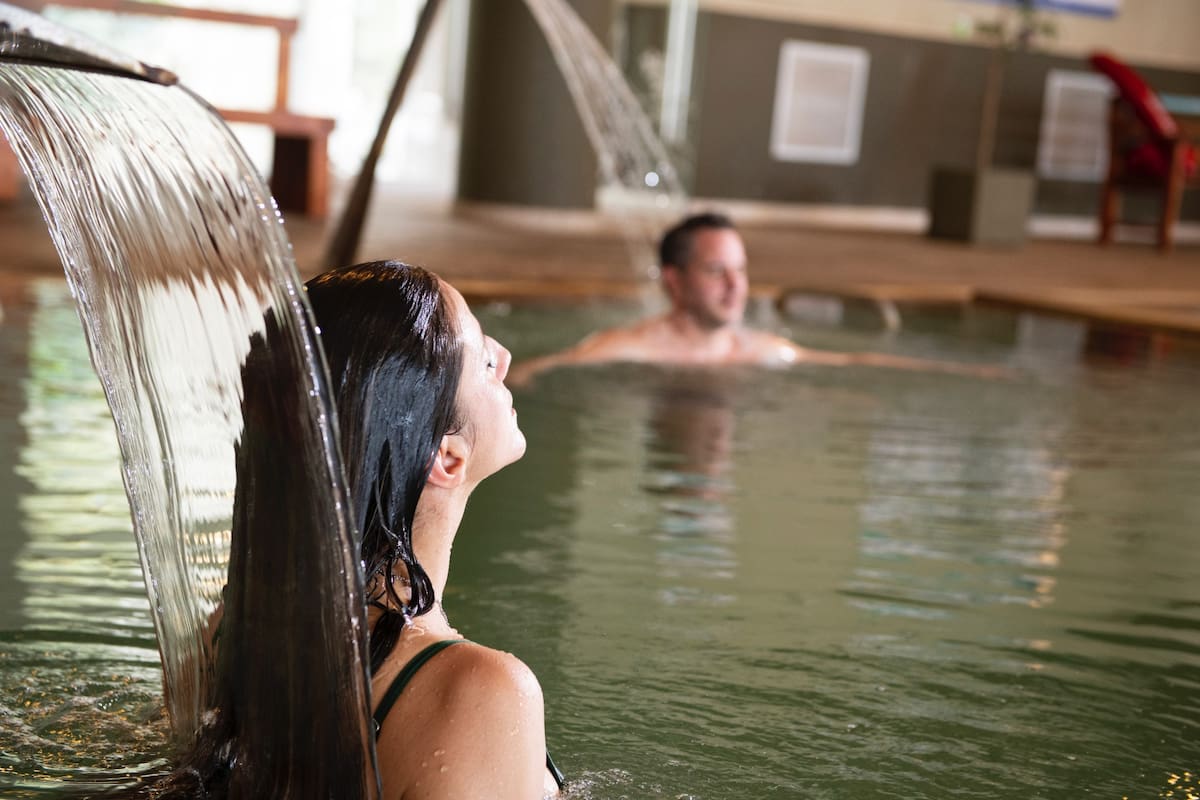 Feriado XL: las termas ofrecen agua mineralizada que favorece la cicatrización, el tratamiento de úlceras y várices
