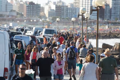 Según agencias y representantes del sector turístico, el fin de semana largo de Semana Santa estará determinado por turistas que consuman de forma austera y la llegada de viajeros provenientes del extranjero, principalmente desde Uruguay