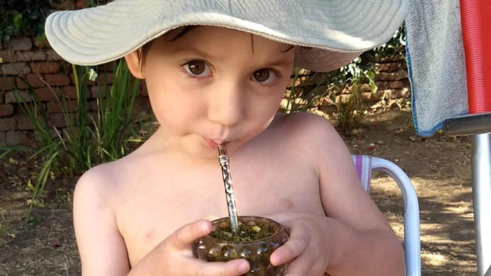 Fermín, a los 7 años, disfruta cada día rodeado del amor de su familia y amigos.
