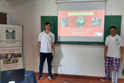 Fermin Arróspide y Juan Francisco Olasagaste, del proyecto yogur ovino