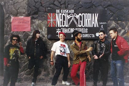 Fermin junto a Todos Tus Muertos en La Plata, 1994