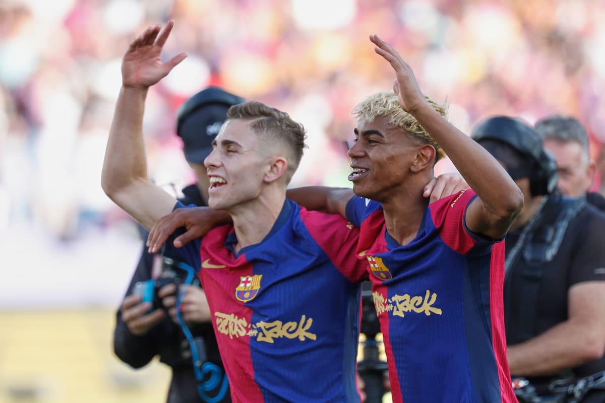 Fermín Lopez y Lamine Yamal, los juveniles de la La Masía celebran la victoria de Barcelona en el clásico