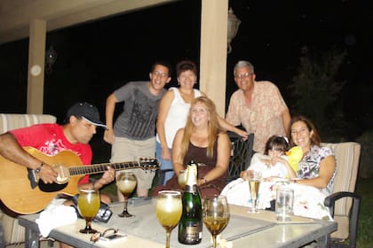 Fernado, en familia y con la música siempre presente.
