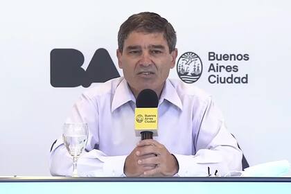 Fernán Quirós defendió la estrategia de vacunación de la Ciudad