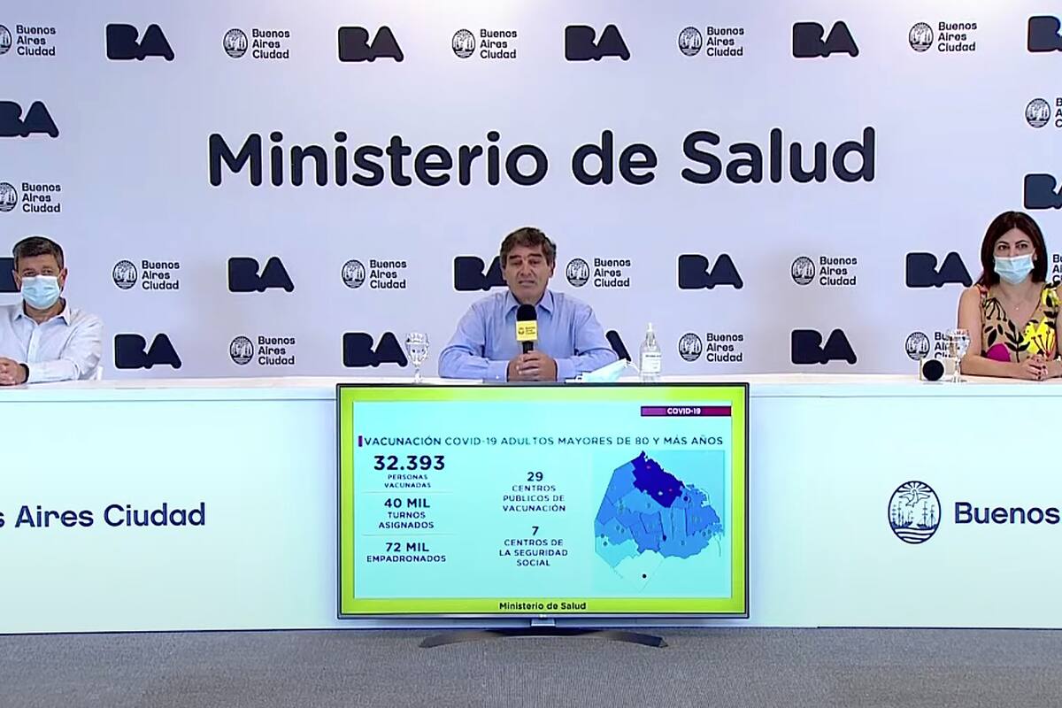 Fernán Quirós en su habitual conferencia