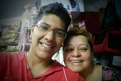 Fernanda busca a su mamá biológica por las redes ya que no tiene casi datos de su procedencia.