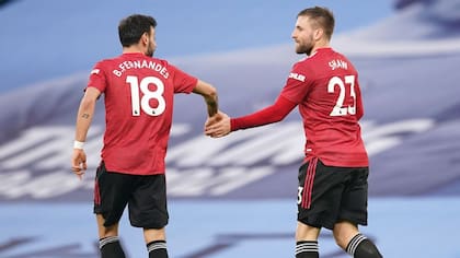Fernandes y Shaw, los goleadores del clásico de Manchester