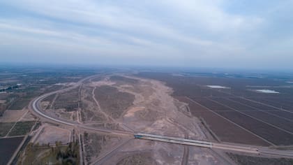 Fernández anunció ayer para Mendoza una megaobra vial que ya está en marcha desde el 2018. Se trata de la Variante Palmira, que permitirá una salida más rápida y directa al Pacífico.