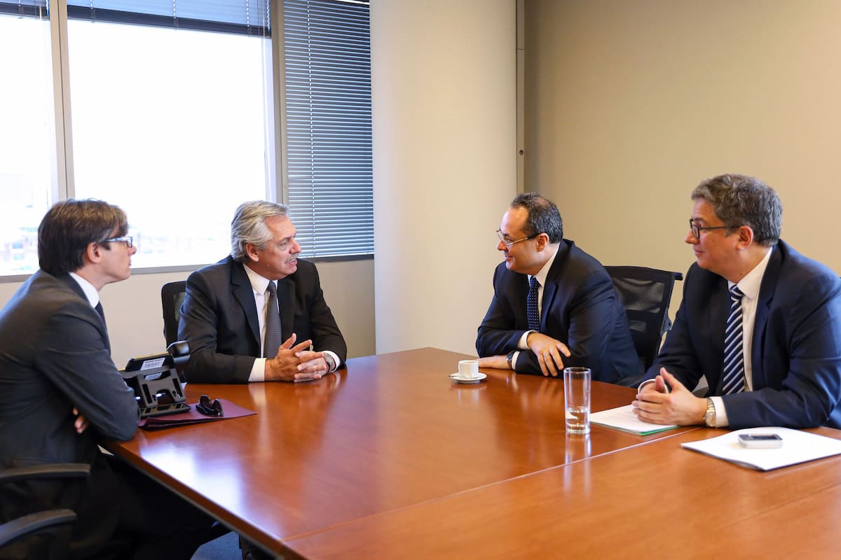Fernández, junto a Carranza y el equipo de la CAF