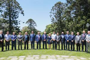 Fernández, los 13 gobernadores que lo acompañan hoy, Manzur, de Pedro y Vitobello