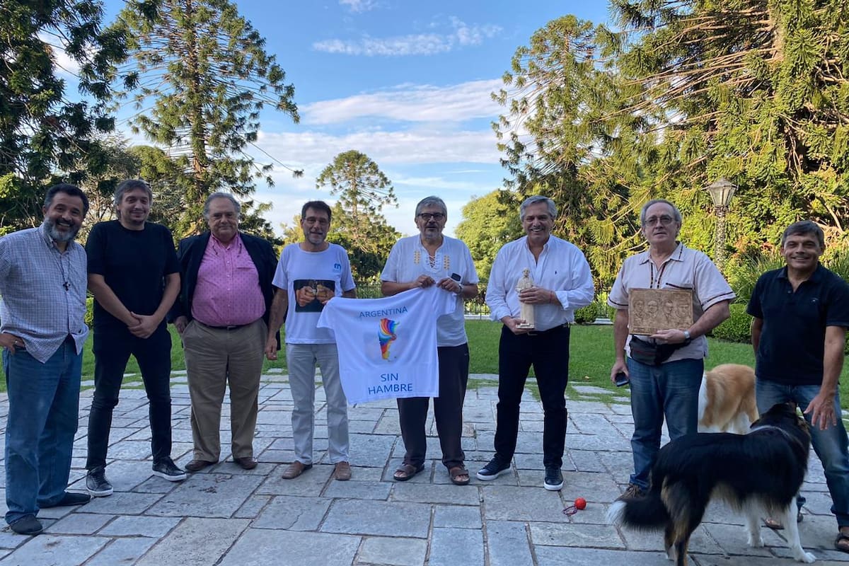 Fernández se reunió esta mañana en Olivos con curas villeros, Máximo Kirchner y Eduardo Valdés