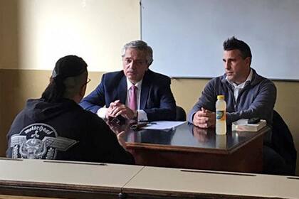 Fernández tomó exámenes, ayer, en la UBA
