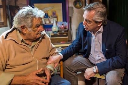 Una visita de Alberto Fernández a José Mujica en Montevideo