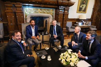 Fernández y Lammens se reunieron ayer con el empresario dubaití