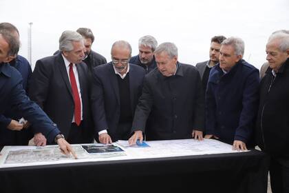 Fernández y Schiaretti estuvieron en la obra de Bajo Grande.