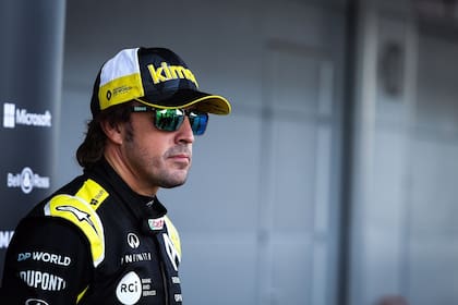 Nuevos colores, la calidad de siempre y el compromiso histórico con Renault; Fernando Alonso anduvo probando en Abu Dhabi.