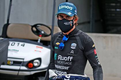 Fernando Alonso empezó a desandar la tercera experiencia en las 500 Millas de Indianápolis; el Rally Dakar, en territorio árabe, la única competencia que realizó el asturiano en el año