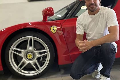 Fernando Alonso logró vender su Ferrari Enzo y le envió un mensaje a sus nuevos dueños