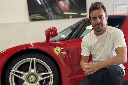 Fernando Alonso logró vender su Ferrari Enzo y le envió un mensaje a sus nuevos dueños