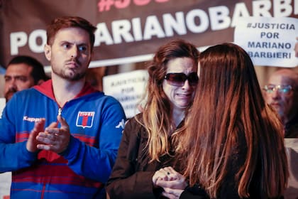 Fernando Barbieri y Maricel González Flores, hermano y pareja de la víctima, respectivamente