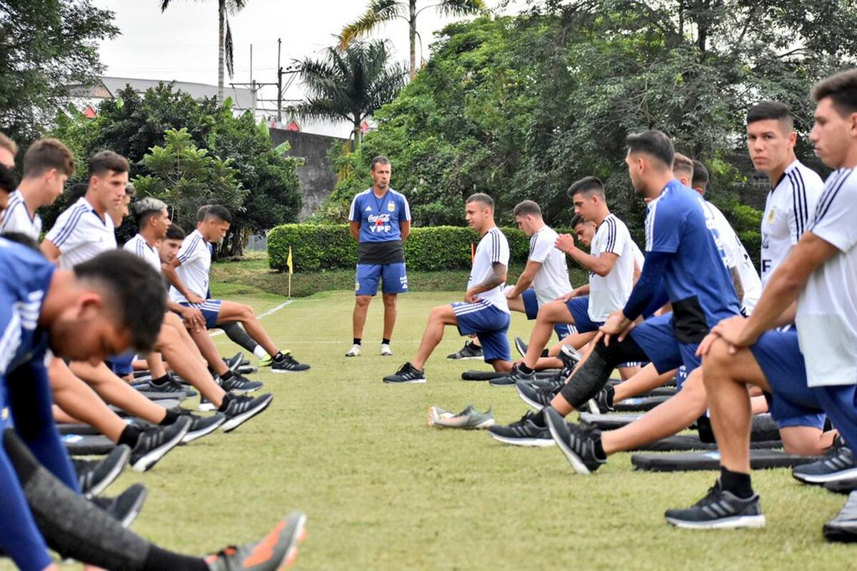 Fernando Batista, el entrenador a cargo del seleccionado sub 23 que buscará un lugar en los Juegos Olímpicos de Tokio