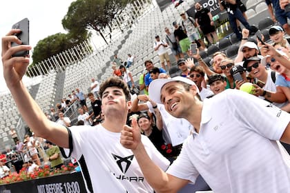 Fernando Belasteguin y una selfie con su pareja de padel