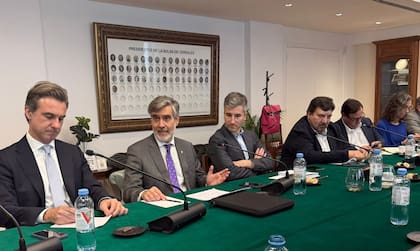 Fernando Brun, segundo desde la izquierda, y luego Agustín Tejeda