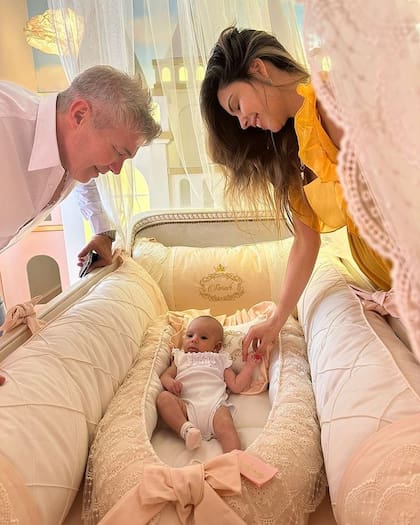 Fernando Burlando y Barby Franco con Sarah, su hija nacida el 15 de diciembre