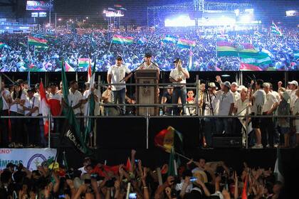 Fernando Camacho fue acorralado por seguidores del presidente de Bolivia