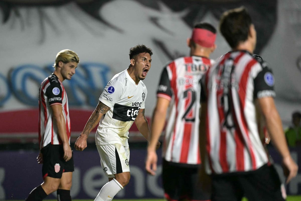 Fernando Cardozo marcó el gol de Olimpia ante Barracas Central por la Copa Sudamericana, se lo gritó en la cara a Fernando Tobio y se generó un tumulto