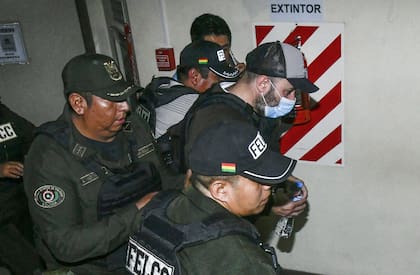 Fernando Cerimedo es trasladado desde el Palacio de Justicia hasta la prisión de Palmasola