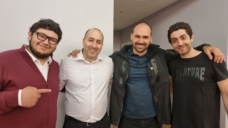 Fernando Cerimedo y Eduardo Bolsonaro, durante una visita a la Argentina del hijo del expresidente brasileño