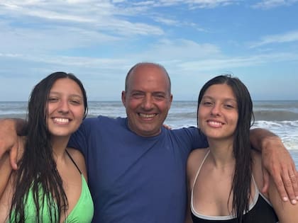 Fernando Confessore, junto a sus hijas