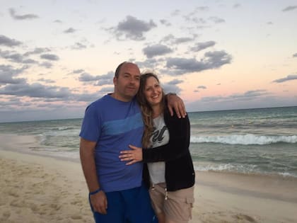 Fernando Confessoro y Paula Franco, un amor de cuatro décadas y tres hijas (Foto: Instagram @ferconfessore)