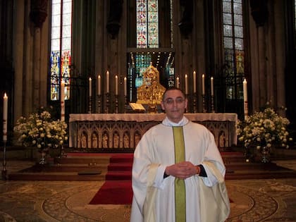 Fernando Cornet fue ordenado sacerdote en Argentina en 1992 y llegó a Roma en 1999