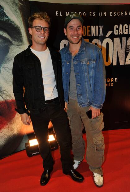 Fernando Dente junto a su novio, el actor y cantante uruguayo Pablo Turturiello