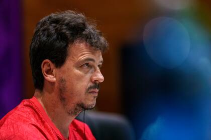 Fernando Diniz seguirá como entrenador de Fluminense, pero ya no estará al mando del seleccionado; punto final al doble comando.