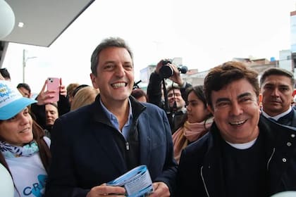 Fernando Espinoza se había mostrado recientemente con Sergio Massa, precandidato a presidente por el oficialismo