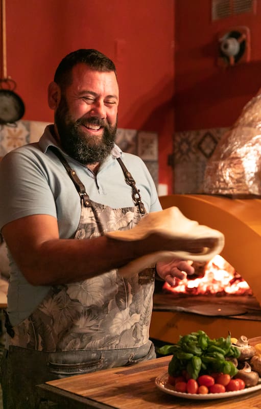 Fernando Gabioud es el cocinero de Mamma mia, un templo de la pizza napolitana
